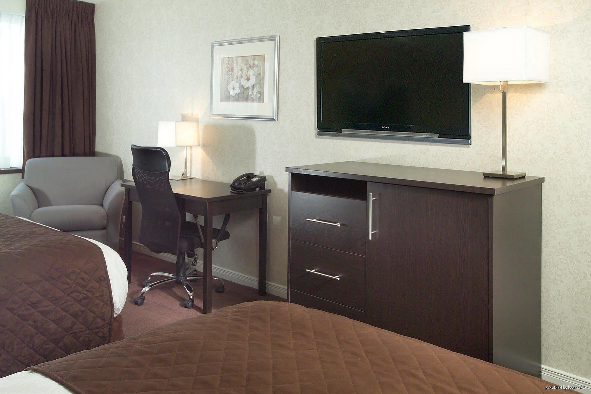 Best Western Primrose Hotel Downtown Toronto Room photo