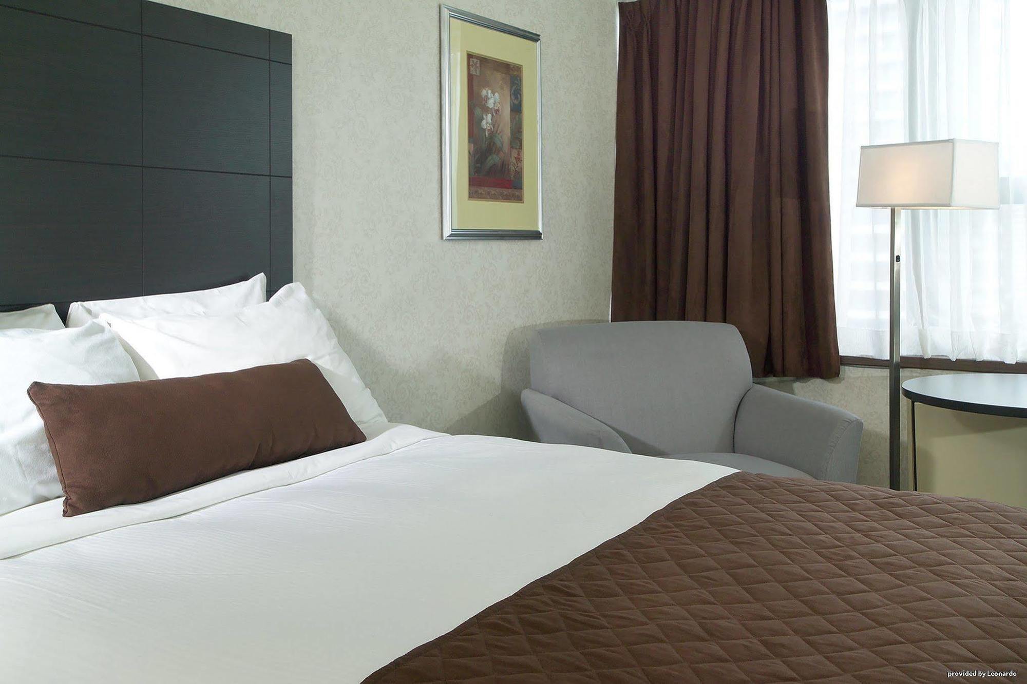 Best Western Primrose Hotel Downtown Toronto Room photo
