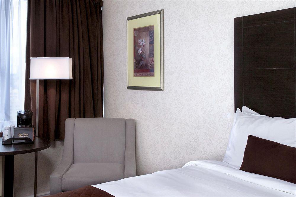 Best Western Primrose Hotel Downtown Toronto Room photo